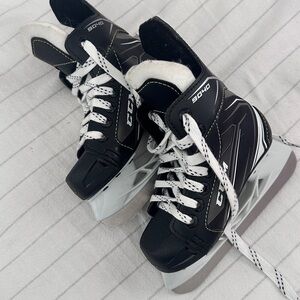 CCM 9040 Black and White Hockey Skates